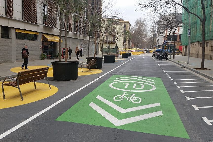 Fahrradstreifen im Superblock ist farblich besonders gekennzeichnet